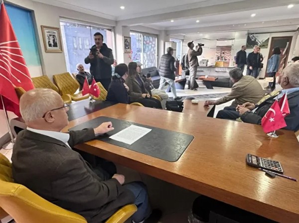 Partide büyük kriz: Tunceli'de CHP yönetimi kendilerini binaya kilitleyip nöbet başlattı